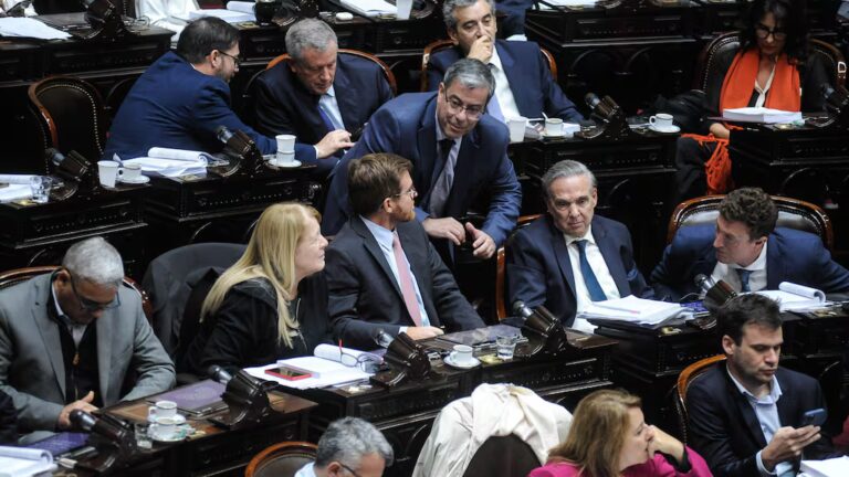 La oposición pidió sesionar el martes por el caso $Libra y tendría los votos para interpelar a Francos