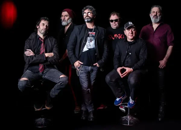 Los Caballeros de la Quema presentan «No empujen el río»