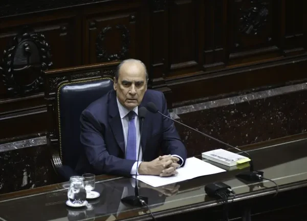 Francos ante la Cámara de Diputados: celebró las medidas económicas y evitó el caso $LIBRA