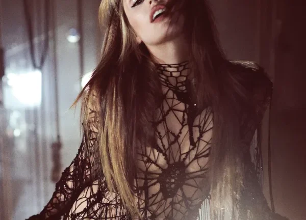 Miley Cyrus lanza su nuevo single y video «End of the world»