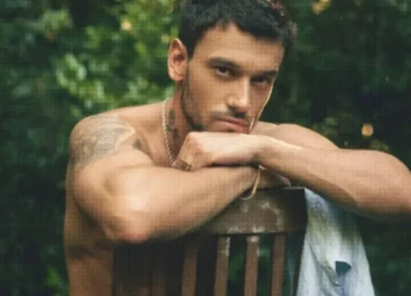 Agus Bernasconi presenta su lanzamiento solista «Que hice mal»