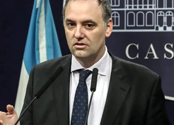 Manuel Adorni arremetió contra el PRO: «Ellos son un Nokia 1100 y nosotros un IPhone 16»