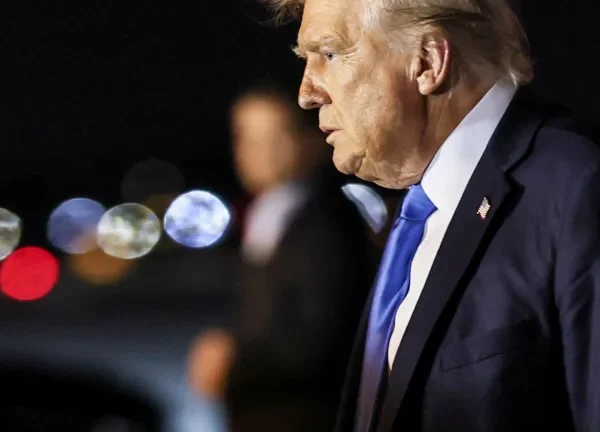 Donald Trump dudó de su obligación de respetar la Constitución, descartó un tercer mandato y habló de sus posibles sucesores