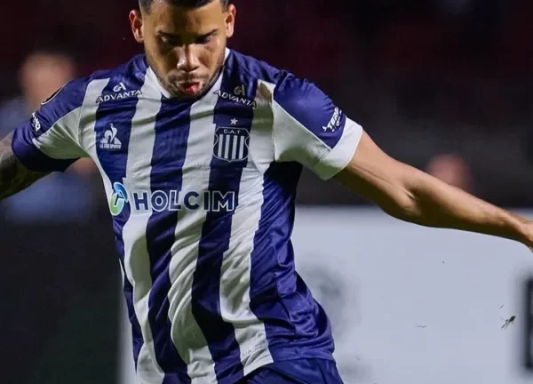 Miguel Navarro denunció por xenofobia a un jugador de San Pablo