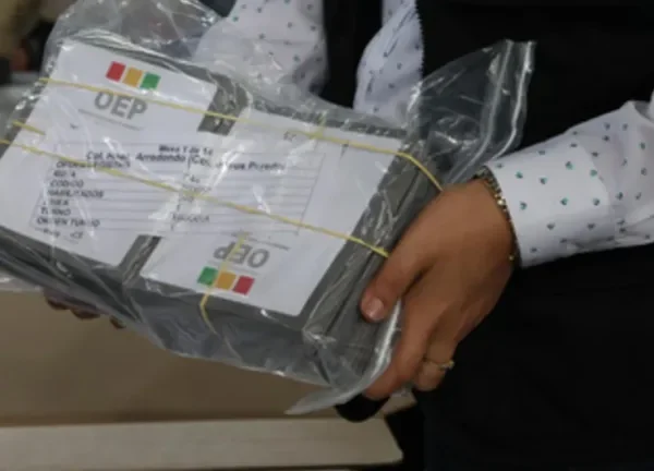 Bolivia vota en un giro político histórico: la derecha se perfila como favorita tras dos décadas del MAS