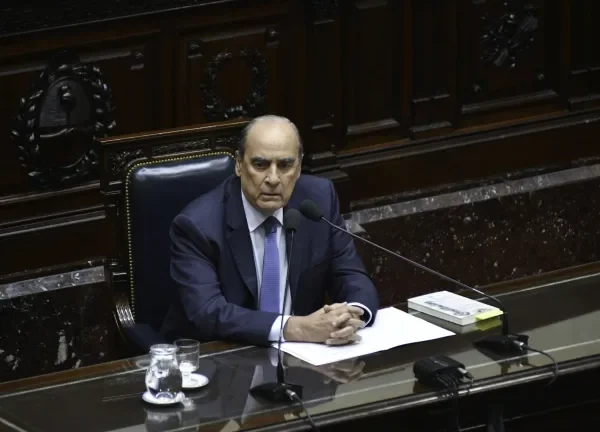 Francos asistirá a la Cámara de Diputados con un temario atravesado por la crisis