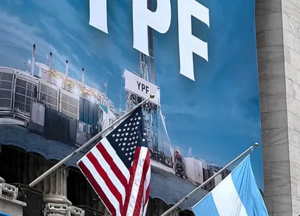 Se define este martes si Argentina debe transferir el 51% de las acciones de YPF