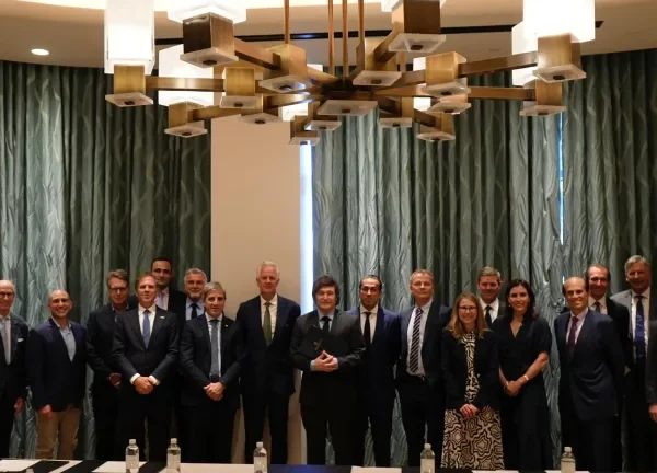 Milei concluyó su gira por Estados Unidos y emprende el retorno a Buenos Aires