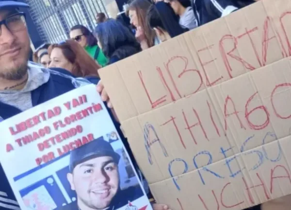Liberaron al detenido por protestar contra la caravana de Milei: imputado, pero sin prisión