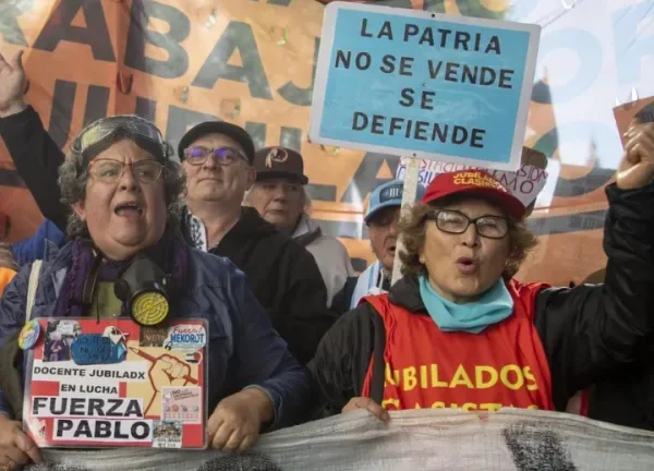 Represión en la marcha de jubilados frente al Congreso